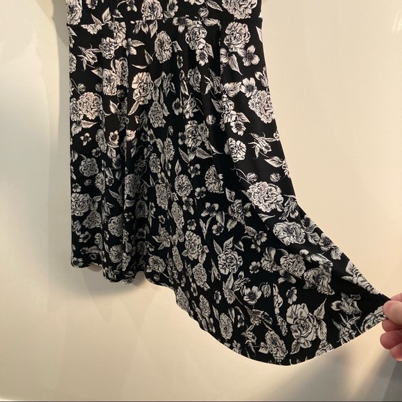 TORRID Sz 00 (Sz 10 equiv.)  A-Line Floral V-Neck Bat Wing Sleeves Cinched Dress - Picture 3 of 8